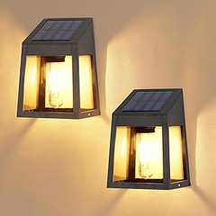 Apliques solares de pared frente a luces de jardín tradicionales: ¿cuál elegir?
