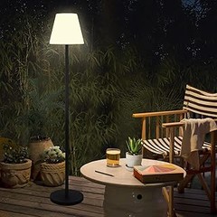 Las mejores lámparas solares de pie para embellecer jardines pequeños